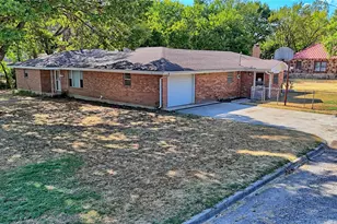 105 E Pecan St, Saint Jo, TX 76265 - Photo 31