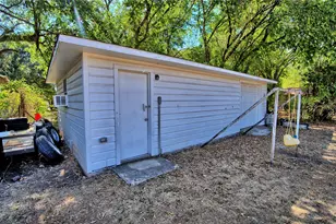 105 E Pecan St, Saint Jo, TX 76265 - Photo 19