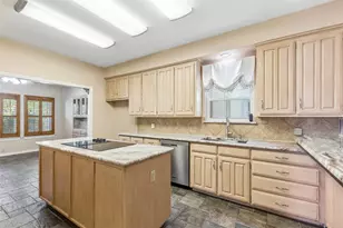 6512 Shorewood Dr, Arlington, TX 76016 - Photo 9