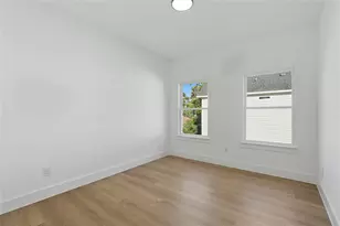 5806 Carlton Garrett St, Dallas, TX 75215 - Photo 21