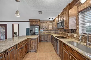 5867 Beau Purple Dr, Dallas, TX 75211 - Photo 13