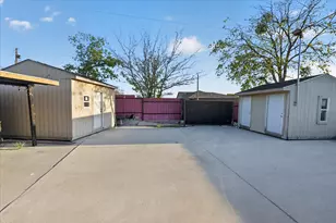 5867 Beau Purple Dr, Dallas, TX 75211 - Photo 37