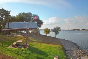 317 Timberline Dr, Granbury, TX 76048 - Photo 5