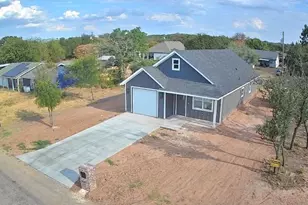 317 Timberline Dr, Granbury, TX 76048 - Photo 3