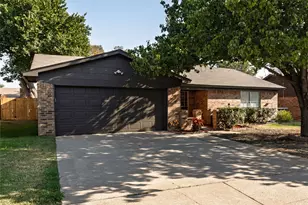 304 Cambridge Dr, Saginaw, TX 76179 - Photo 1