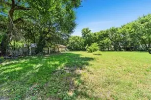 2221 Varsity Dr, Grand Prairie, TX 75051 - Photo 13
