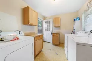 2221 Varsity Dr, Grand Prairie, TX 75051 - Photo 9