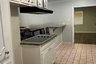2501 White Oak Ln, Arlington, TX 76012 - Photo 7