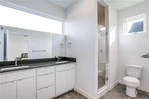 427 W 10th St, Dallas, TX 75208 - Photo 11