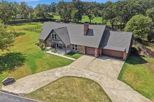 420 Kiowa Dr W, Gainesville, TX 76240 - Photo 1