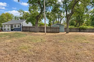 405 S 6th St, Gatesville, TX 76528 - Photo 3