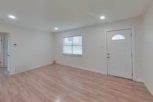 2320 Brockbank Dr, Irving, TX 75062 - Photo 5