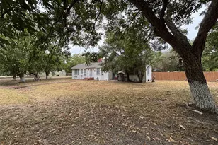 301 SE 5th St, Kerens, TX 75144 - Photo 5