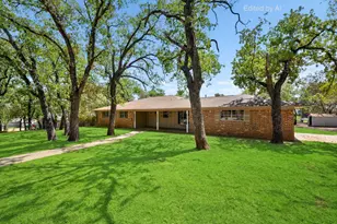 303 NW 32nd St, Mineral Wells, TX 76067 - Photo 1