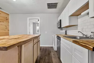 306 Hall Street, Whitesboro, TX 76273 - Photo 9