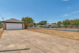 1838 San Antonio St, Grand Prairie, TX 75051 - Photo 25