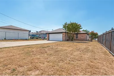 1838 San Antonio Street, Grand Prairie, TX 75051 - Photo 23