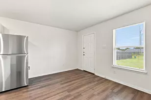 413 E Hull St, Denison, TX 75020 - Photo 9