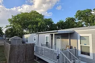 4801 Goldfield, San Antonio, TX 78218 - Photo 3