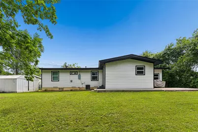 1106 E Strong Parkway, Grand Prairie, TX 75050 - Photo 17