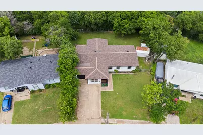 1106 E Strong Parkway, Grand Prairie, TX 75050 - Photo 21