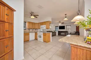 512 E Mission St, Crowley, TX 76036 - Photo 3