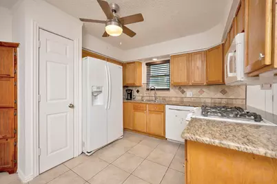 512 E Mission Street, Crowley, TX 76036 - Photo 9