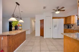 512 E Mission St, Crowley, TX 76036 - Photo 5