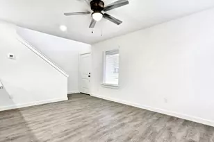 319 E Hull St, Denison, TX 75021 - Photo 9