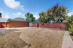 542 Clayton St, Grand Prairie, TX 75052 - Photo 39