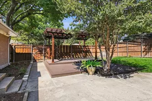 8805 Westfield Dr, Dallas, TX 75243 - Photo 29