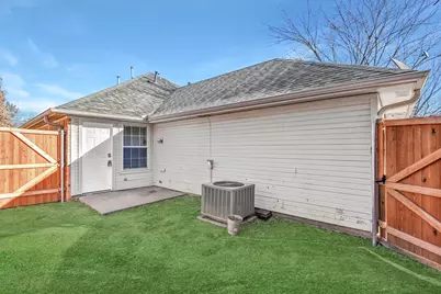 914 W Houston Street, Sherman, TX 75092 - Photo 17