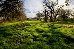 111 N Stadium Dr, Alvord, TX 76225 - Photo 1