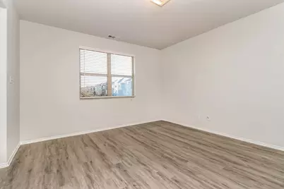 5556 Willamette Drive, Fort Worth, TX 76119 - Photo 9