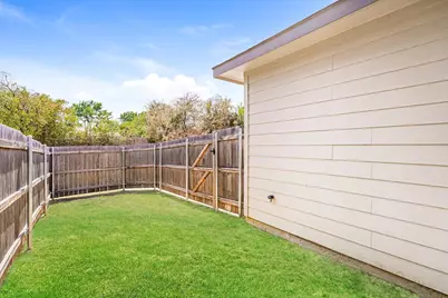 5556 Willamette Drive, Fort Worth, TX 76119 - Photo 3