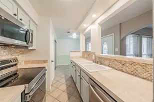 714 E Wall St, Grapevine, TX 76051 - Photo 15