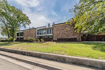 714 E Wall Street #105, Grapevine, TX 76051 - Photo 3