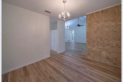 2336 Carlisle Court, Grand Prairie, TX 75052 - Photo 11