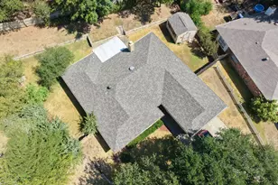 2336 Carlisle Ct, Grand Prairie, TX 75052 - Photo 3