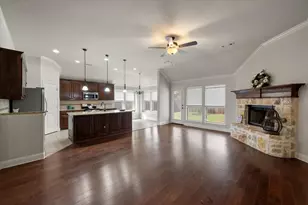 217 Cambridge St, Waxahachie, TX 75165 - Photo 3