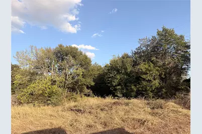 565 W Hughes Street, Collinsville, TX 76233 - Photo 3