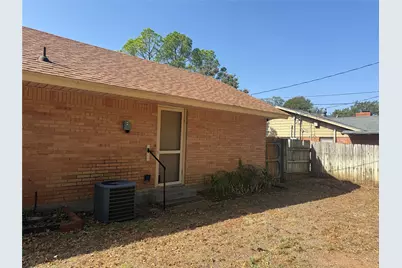 604 Kingwood Drive, Mineral Wells, TX 76067 - Photo 29