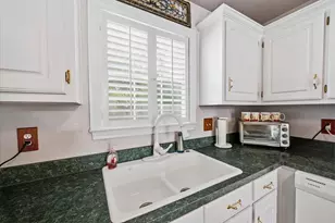510 E Avenue F, Midlothian, TX 76065 - Photo 11