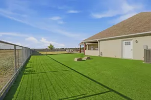 568 Crow Rd, Whitesboro, TX 76273 - Photo 39
