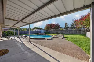 332 Hacienda Dr, Waxahachie, TX 75165 - Photo 3
