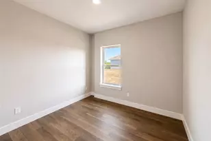 340 Mercy St, Greenville, TX 75401 - Photo 9