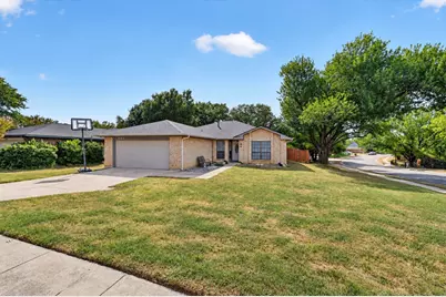 806 Creekside Drive, Euless, TX 76040 - Photo 35