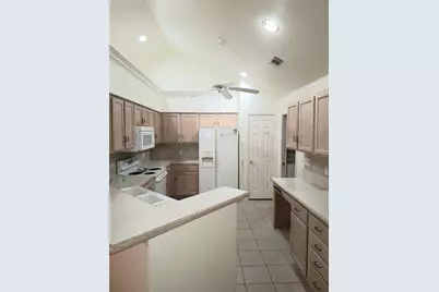 918 Bridges Drive, Arlington, TX 76012 - Photo 9
