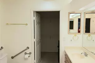 918 Bridges Dr, Arlington, TX 76012 - Photo 11