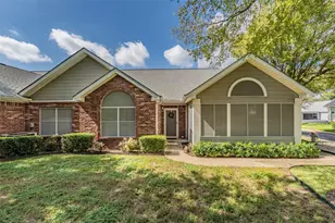 918 Bridges Dr, Arlington, TX 76012 - Photo 1